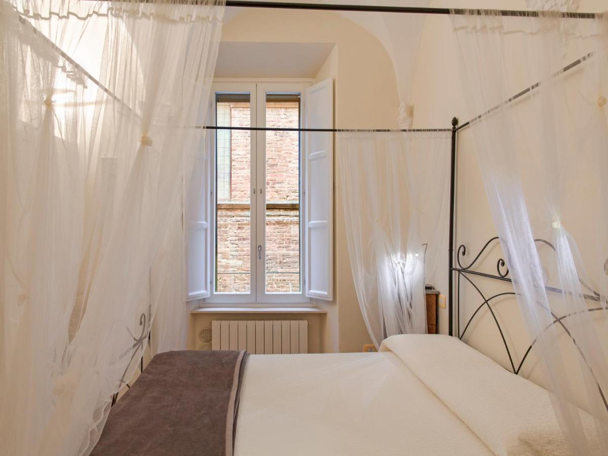 B&B Quattro Cantoni Siena Bagian luar foto