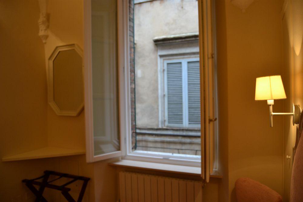 B&B Quattro Cantoni Siena Bagian luar foto