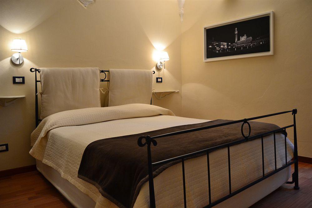 B&B Quattro Cantoni Siena Bagian luar foto