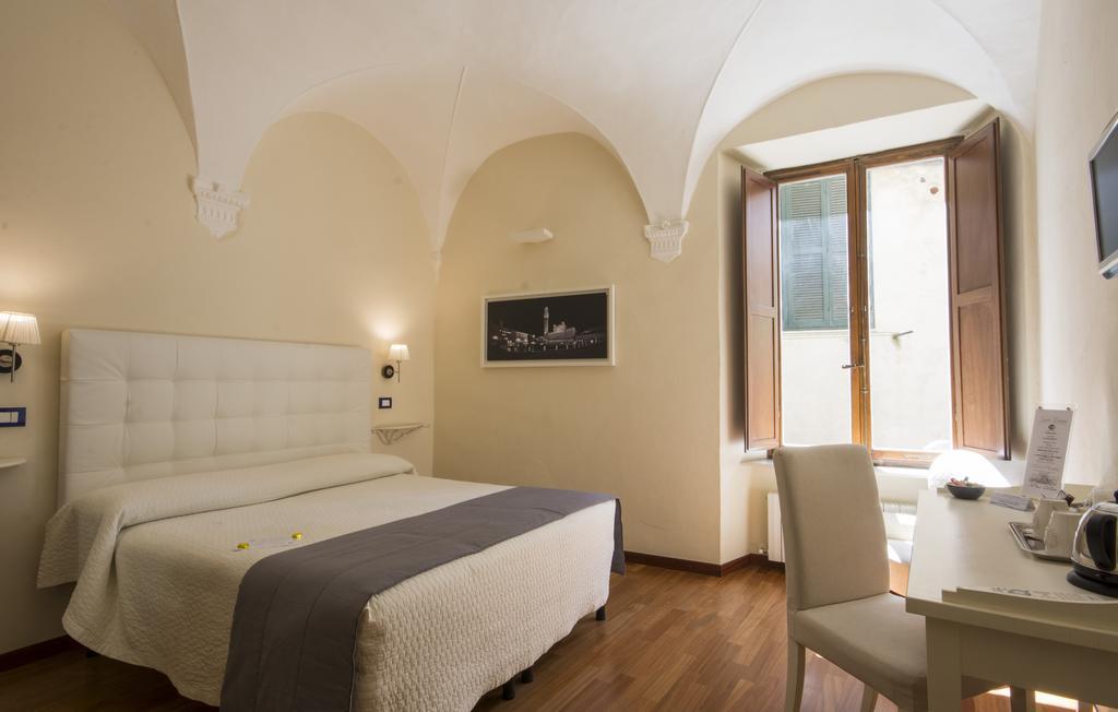 B&B Quattro Cantoni Siena Bagian luar foto