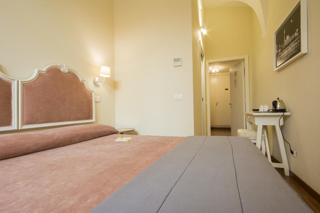 B&B Quattro Cantoni Siena Bagian luar foto