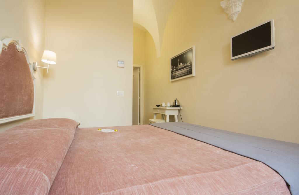 B&B Quattro Cantoni Siena Bagian luar foto