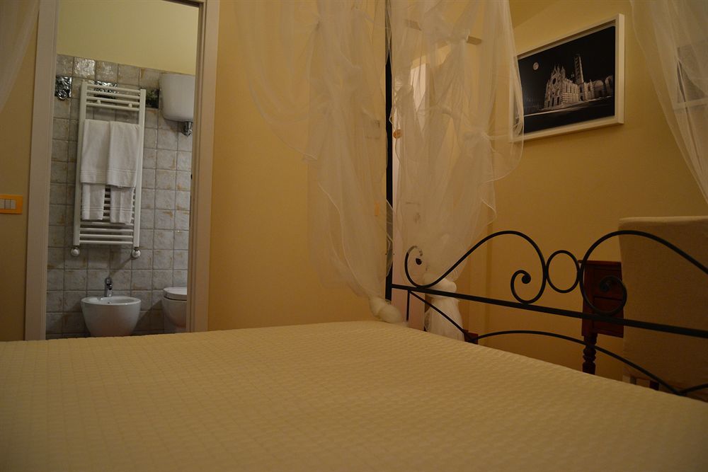 B&B Quattro Cantoni Siena Bagian luar foto