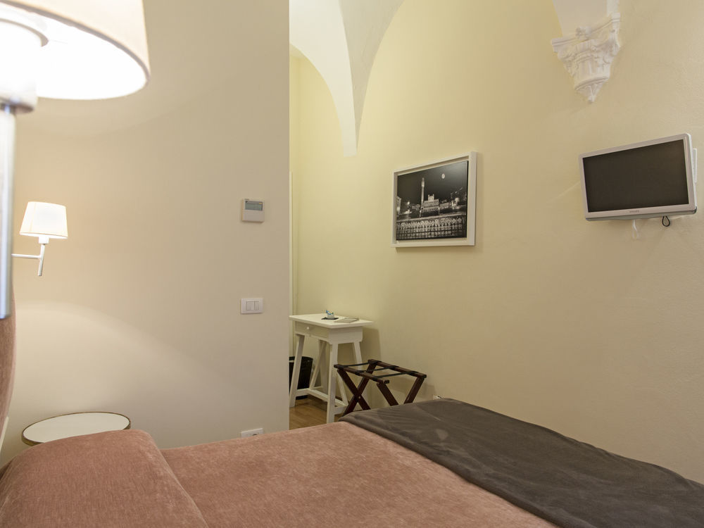 B&B Quattro Cantoni Siena Bagian luar foto