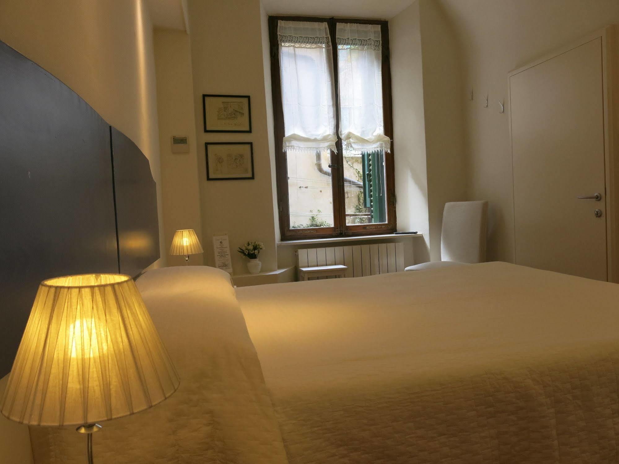 B&B Quattro Cantoni Siena Bagian luar foto