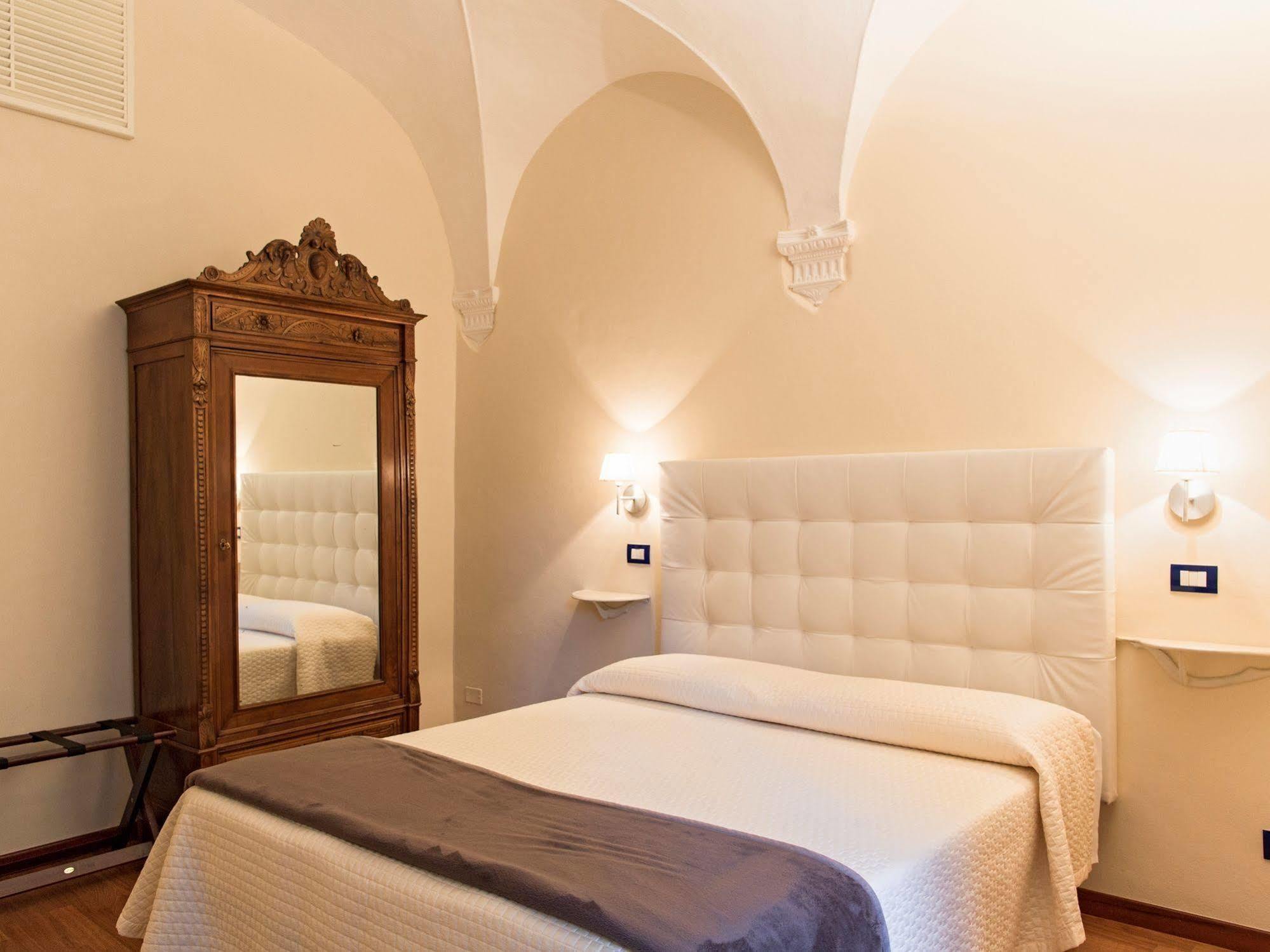 B&B Quattro Cantoni Siena Bagian luar foto