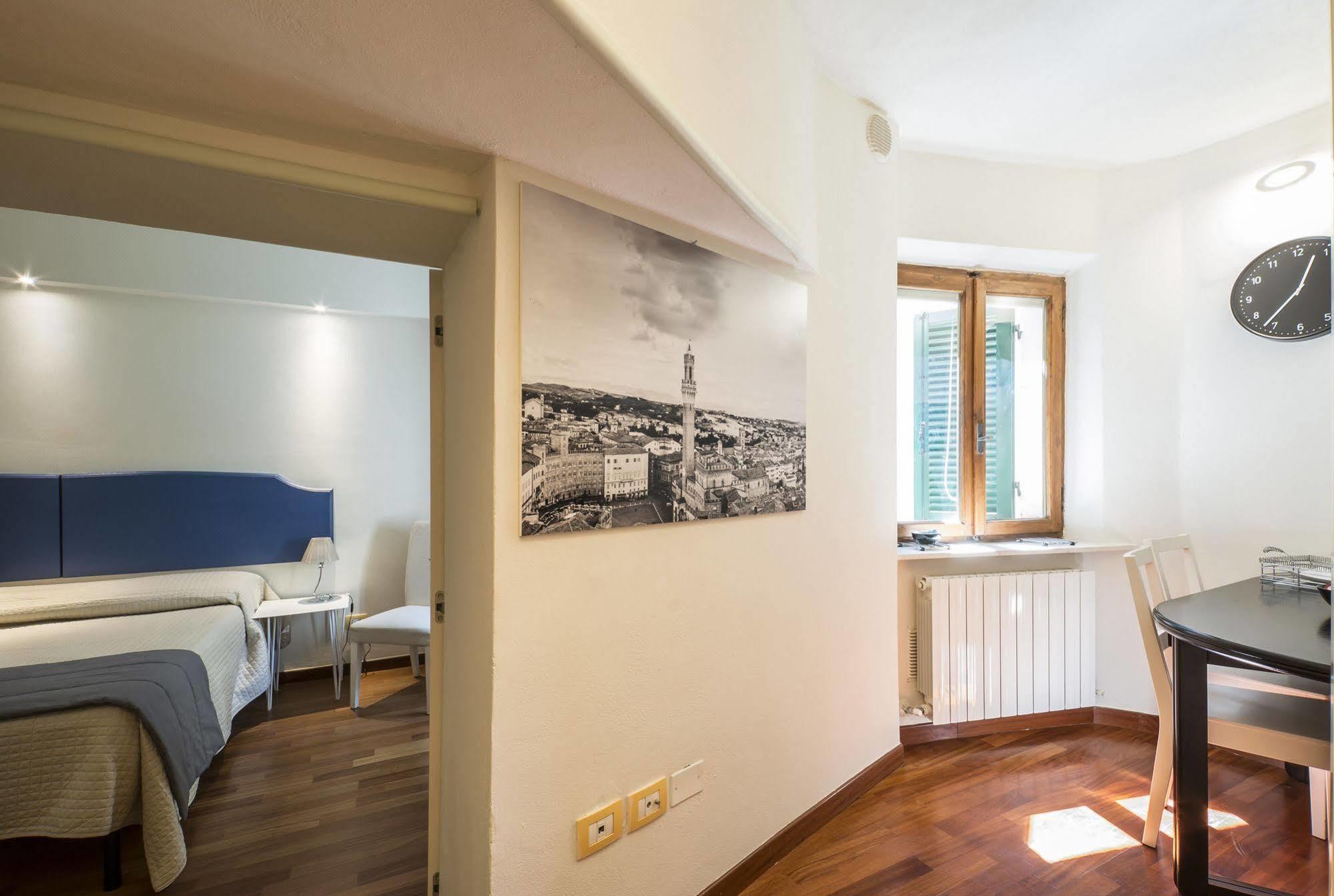 B&B Quattro Cantoni Siena Bagian luar foto